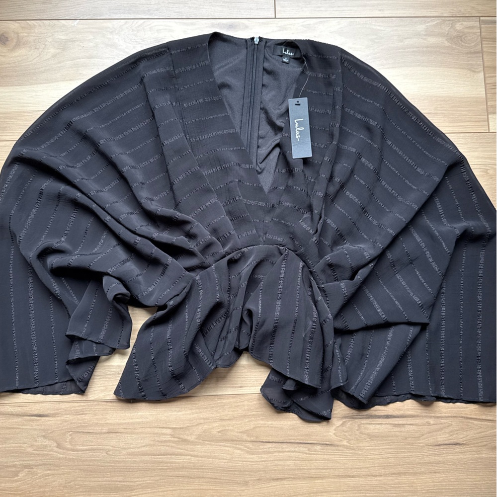 Lulus Black Flowy Blouse.NWT